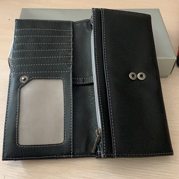 Matt & Nat (3) - Picture 9 of 11